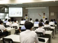 大阪府吹田市の中学生約240人の声から生まれた「カスタムバッグ」がサンキューマートから新発売！